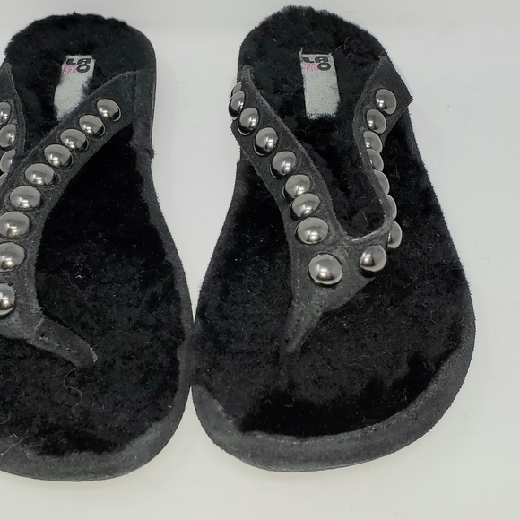 Rare studded Genuine black Sheepskin Shearling toe thong sandals size 9 - Picture 1 of 9